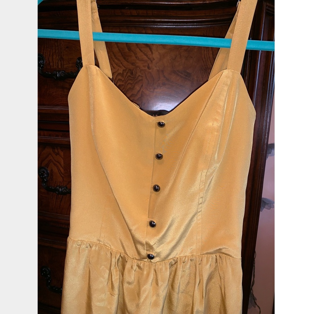 Akiko golden yellow top